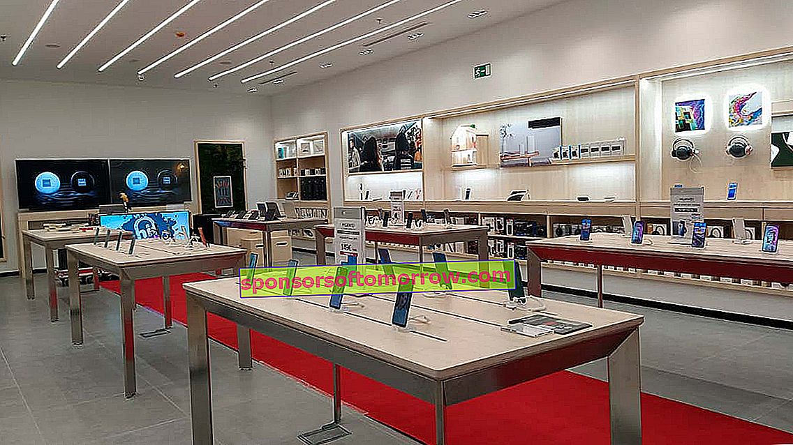 Hours, location and contact telephone number of the Huawei store in Madrid
