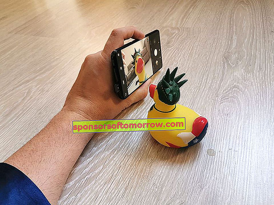 Xiaomi Mi 9T Pro with selfie duck