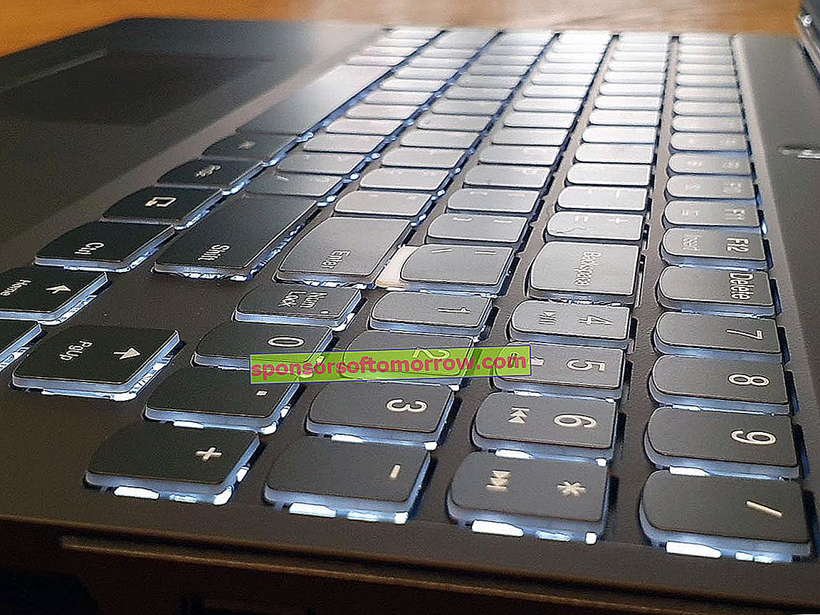 Lenovo Legion Y530 keyboard detail
