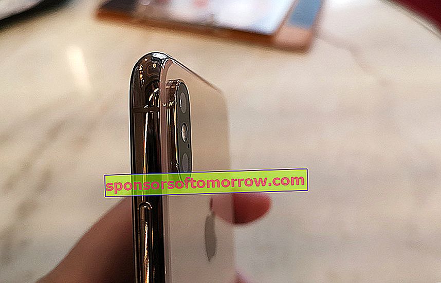 we have tested iPhone Xs Max rear camera detail