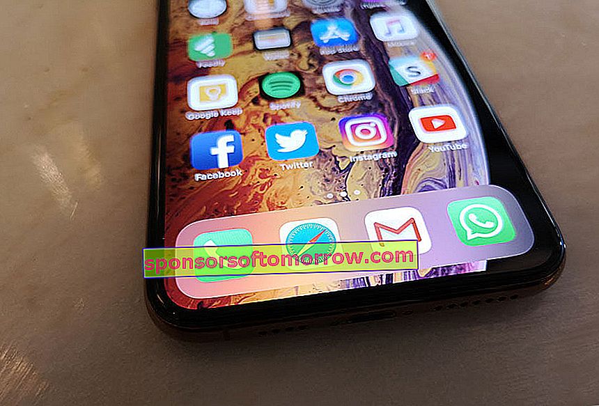 we have tested iPhone Xs Max bottom frame
