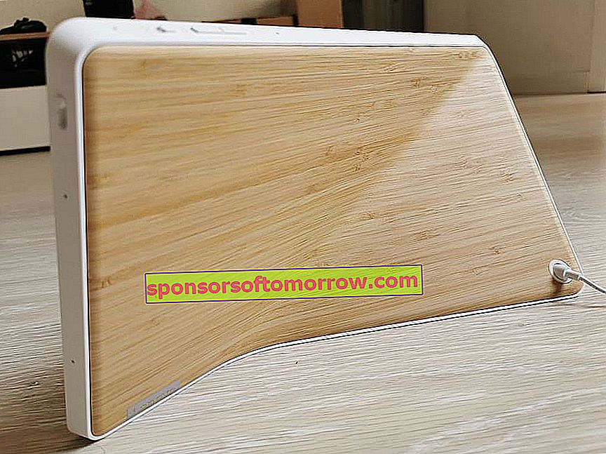 Lenovo Smart Display bamboo rear