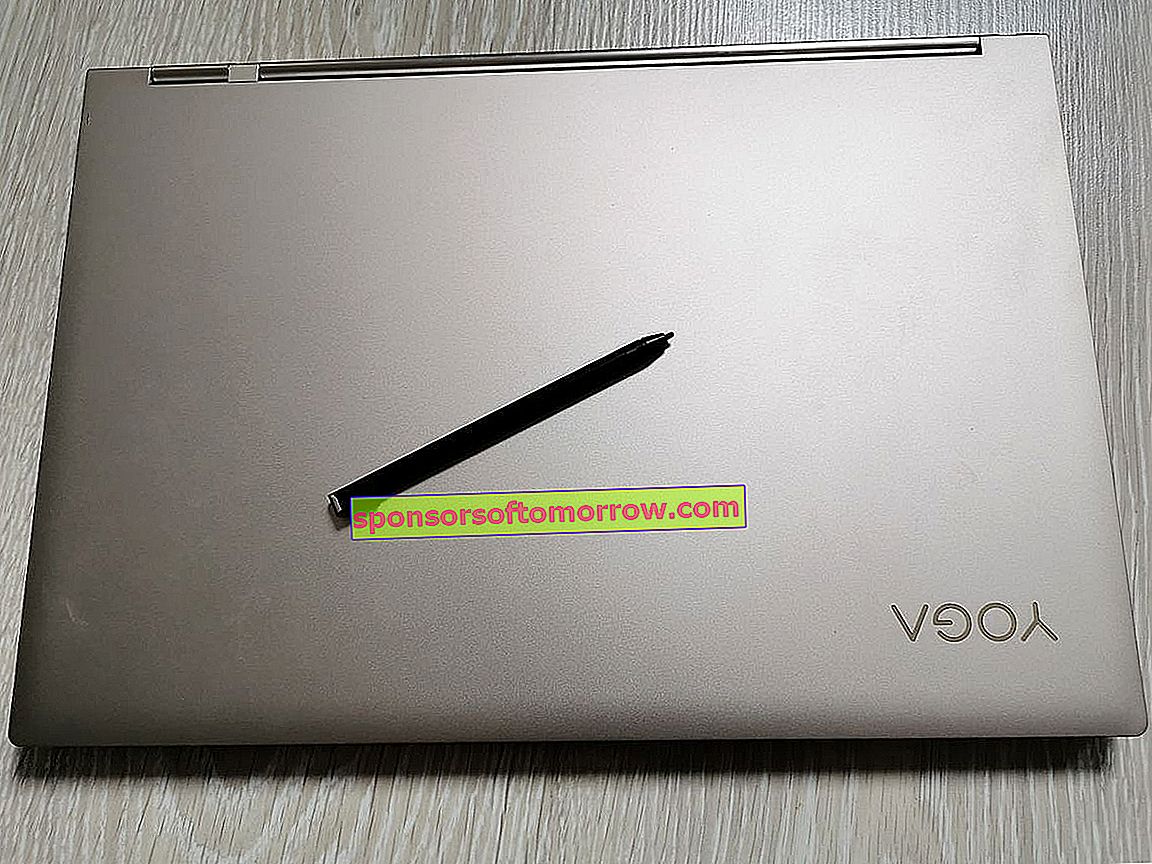Lenovo Yoga C930 עם עיפרון