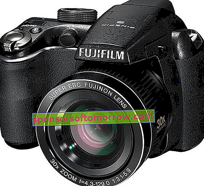Fujifilm Finepix S4000, kamera saku dengan zoom super panjang dan fungsi makro 3