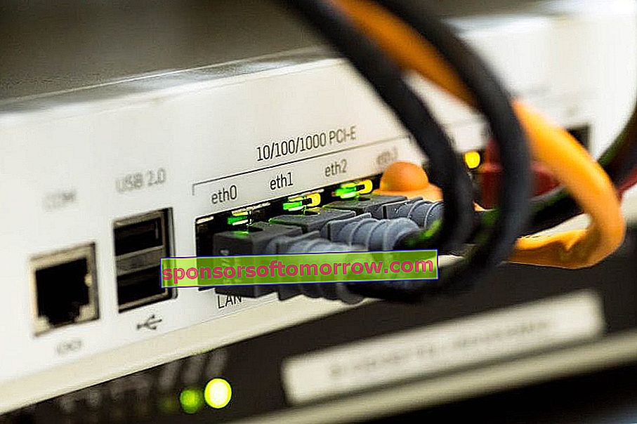How to connect a router to another router to extend the WiFi network