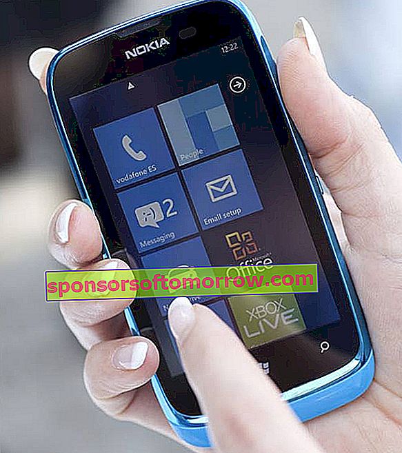 Nokia Lumia 610 05