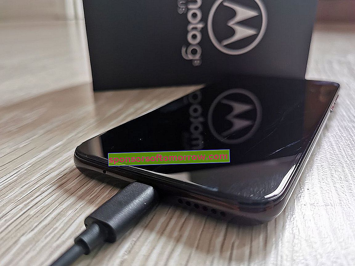 Pengeras suara dan pengisian daya Motorola Moto G8 Plus