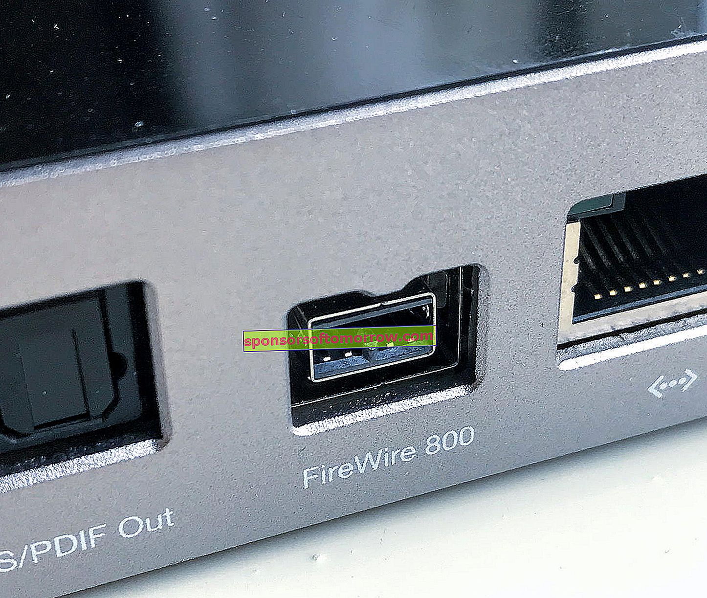 Firewireインターフェースとは何か、USBとの違い